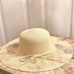 NWT Mermaid’s Epiphany Beautiful Straw Hat